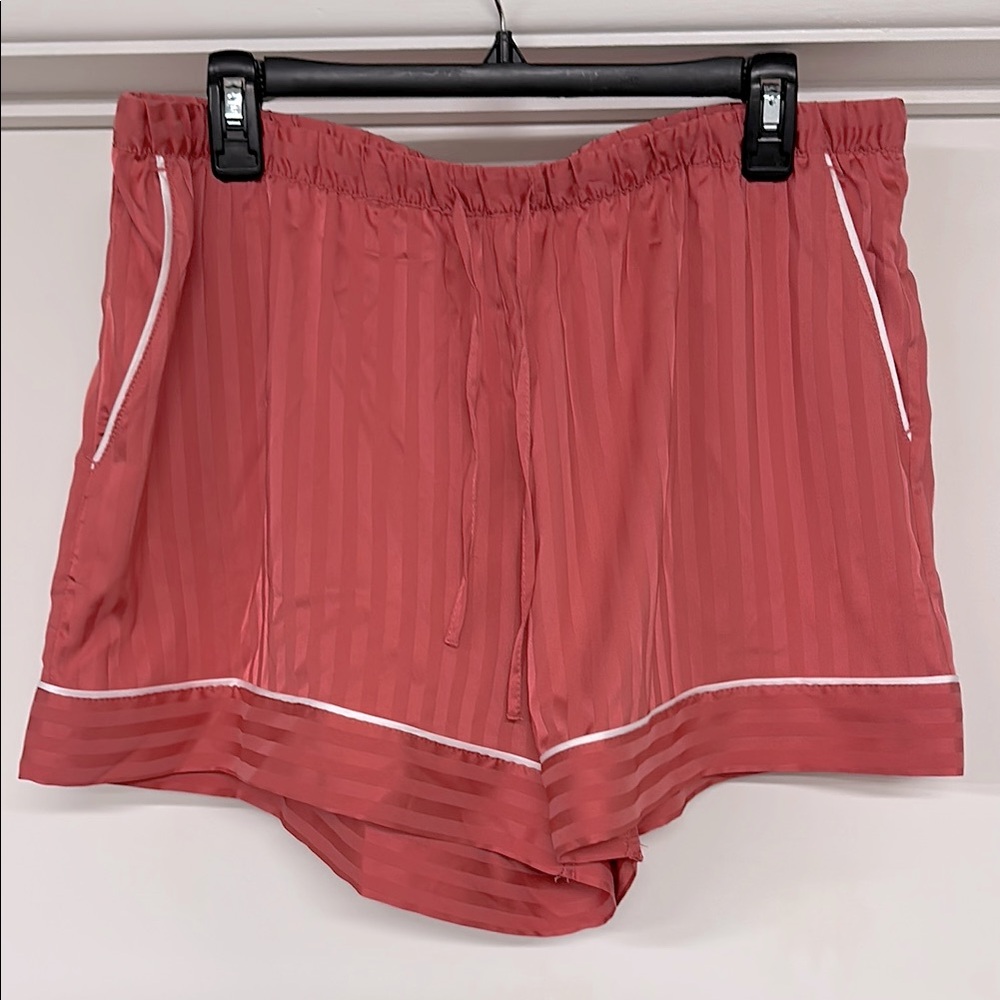 Auden Pink and White trim Shorts with Relaxed Fit L